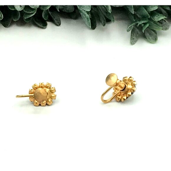 Vintage Gold-Tone Cameo Screw back Earrings With Black & Ivory Detailing - Picture 2 of 4